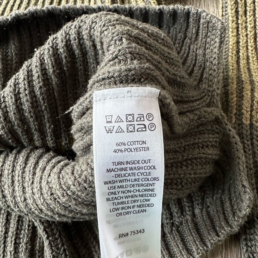 Sweater - Picture 4 of 4